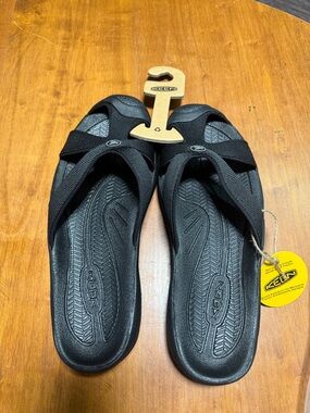 Keen Black Slip-On Slide Sandals Women’s US 9 NWT